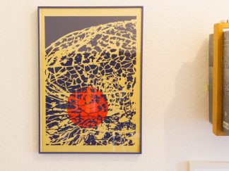 Art Print „Plenty of Structure“ von Mission Ornament® in rot-blau-gold, 35 mal 50 Zentimeter, Siebdruck auf 1,5 Millimeter Finnpappe
