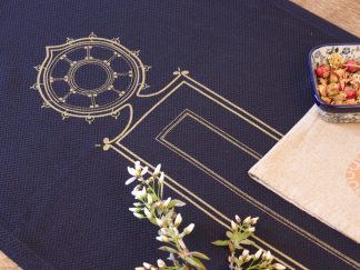 Tischläufer, Farbe nachtblau, 180 mal 50 cm, Halbleinen, handbedruckt mit Siebdruck, Effektfarbe Gold